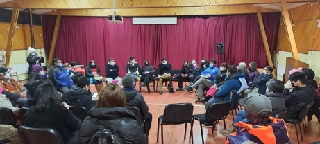 SEREMI DE VIVIENDA SE REÚNE CON VECINOS Y VECINAS DE PUERTO CISNES