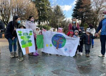 250 Apoderados del Jardín Infantil Futuro Austral Recibieron Árboles Nativos Para ser Plantados en sus Hogares