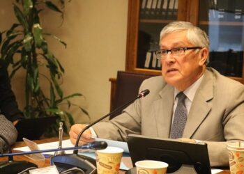 Sandoval respalda propuesta que busca rebajar quórum requerido para modificar la Constitución