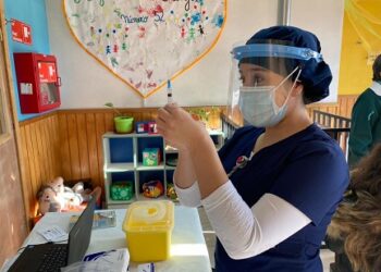 Realizan llamado a la población a continuar con el proceso de vacunación contra el Covid-19 e Influenza