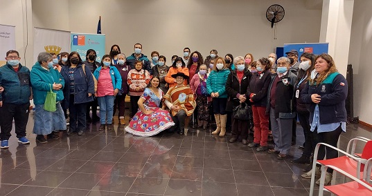 ADULTOS MAYORES RECIBIERON CON MALÓN LA VERSIÓN 16 DE VÍNCULOS EN COYHAIQUE