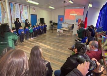 Desarrollo Social y Educación realizan entrega de “Pizarras de las Emociones” a Educadoras de Establecimientos Municipales