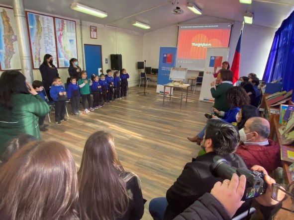 Desarrollo Social y Educación realizan entrega de “Pizarras de las Emociones” a Educadoras de Establecimientos Municipales