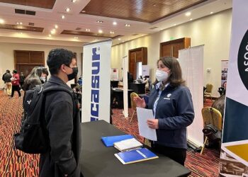 MUNICIPALIDAD DE COYHAIQUE REALIZÓ FERIA LABORAL CON MÁS DE 220 VACANTES OFRECIDAS POR 18 EMPRESAS DE LA COMUNA
