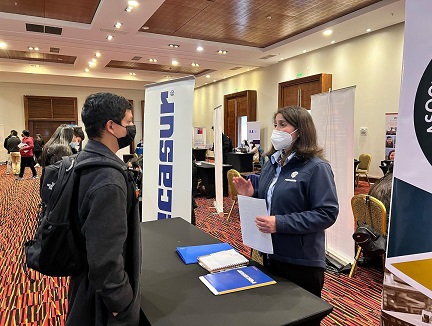 MUNICIPALIDAD DE COYHAIQUE REALIZÓ FERIA LABORAL CON MÁS DE 220 VACANTES OFRECIDAS POR 18 EMPRESAS DE LA COMUNA