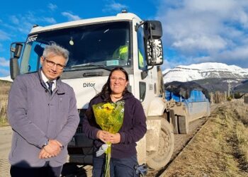 Reconocimiento a Eumenia Torres, recolectora y chofer de camión tolva