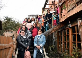 Mujeres se reúnen para avanzar hacia una mayor participación en carreras y oficios no tradicionales