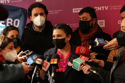 Aprueba x Chile alista los últimos detalles antes de lanzar su franja televisiva