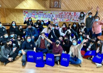 Jóvenes le cambian la cara a su liceo gracias a un voluntariado organizado por INJUV