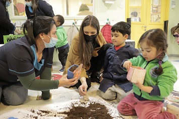 Irina Karamanos recorrió jardines infantiles de Fundación Integra en Puerto Aysén y se reunió con mujeres vinculadas a los programas de Prodemu