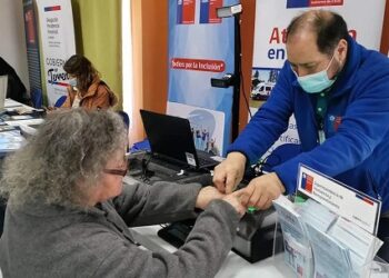 SERVICIOS PÚBLICOS ATENDIERON  EN TERRENO A VECINOS DE PUERTO CHACABUCO