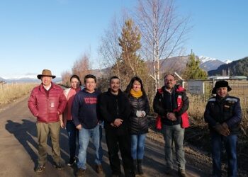 COMUNIDAD SE REÚNE CON EL SEREMI DEL MOP PARA CONOCER AVANCES EN PROCESO DE LICITACIÓN DE PAVIMENTACIÓN DEL CAMINO HACIA LAGO ATRAVESADO