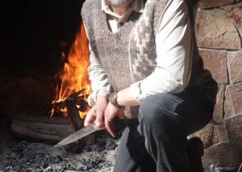 Felidor Sandoval comparte desde Cerro Castillo su receta para preparar un sabroso asado patagón