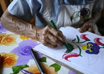 Lanzan libro sobre la vida secreta de los textiles  bordados en la Patagonia