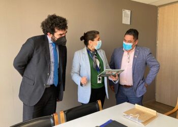 ALCALDE SILVA GESTIONA EN SANTIAGO LA RECOMENDACIÓN SATISFACTORIA, RS, PARA RETOMAR EL PROYECTO DE REPOSICIÓN DEL LICEO DE MELINKA