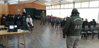 Carabineros del OS-7&nbsp;Aysén dicta charlas en establecimientos educacionales y previene el consumo de drogas