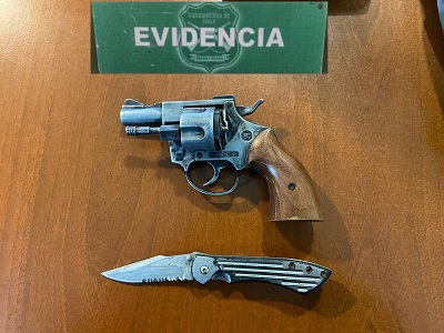 Carabineros de Coyhaique detuvo a dos personas por porte de arma blanca e infracción a la ley de drogas