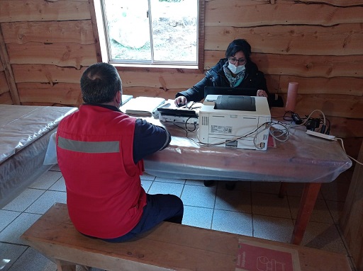 DIDECO en tu barrio entregó atención social a trabajadores de CONAF Mañihuales