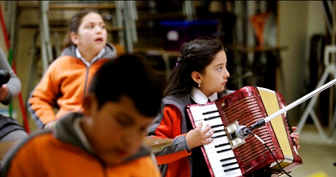 El acordeón y las tradiciones en voz de niñas y niños de Coyhaique y Chiloé