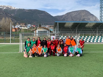 Jugadoras de fútbol rural participan en encuentro organizado por Seremis del Deporte y de la Mujer y Equidad de Género
