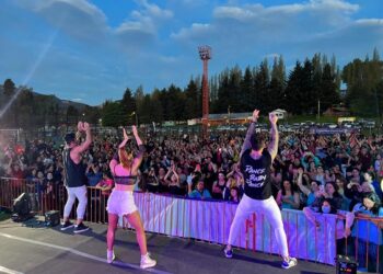 MUNICIPIO DE COYHAIQUE: MÁS DE 1.000 PERSONAS BAILARON POR LA PREVENCIÓN DEL CÁNCER DE MAMA