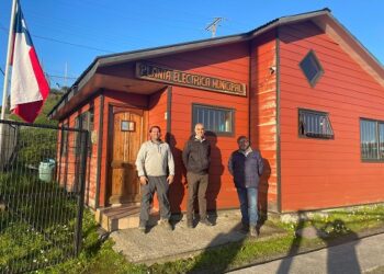 EN GUAITECAS COMENZÓ EL TRABAJO PARA DOTAR DE UN NUEVO SISTEMA ELÉCTRICO A LA COMUNA