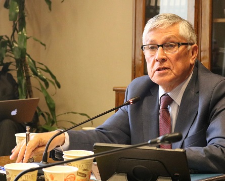 Senador Sandoval pide definiciones de parte del Gobierno en distintas materias durante debate de Presupuesto 2023