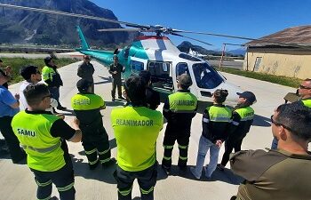 Carabineros de la Sección Aérea Coyhaique capacita al ABC de la emergencia sobre medidas de seguridad en operaciones aéreas
