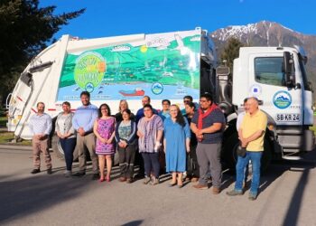 Gobernadora Regional Andrea Macías Palma entrega camiones recolectores de residuos a municipio de Cisnes