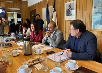 Ministro Ávila se reunió con alcaldes, Colegio de Profesores y Asistentes de la Educación en su último día en Aysén