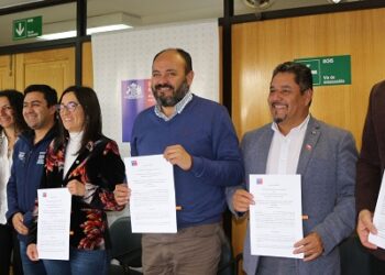 MOP Y MUNICIPALIDAD DE LAS GUAITECAS FIRMAN CONVENIO PARA MATERIALIZAR DISEÑO DE ESTABLECIMIENTO EDUCACIONAL EN MELINKA