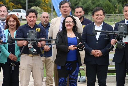 Gobernadora Andrea Macías entrega drones a la PDI para fortalecer seguridad regional