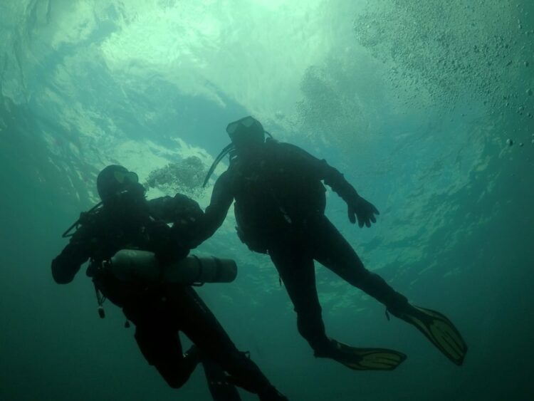 Mujeres de Coyhaique finalizan con éxito primer taller de buceo en el lago La Paloma