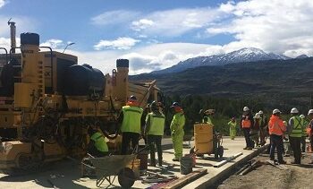 SEREMI DEL MOP CONSTATA APLICACIÓN DE NUEVA TECNOLOGÍA PARA PAVIMENTAR RUTAS EN LA ZONA SUR DE LA REGIÓN DE AYSÉN