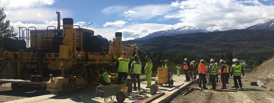 SEREMI DEL MOP CONSTATA APLICACIÓN DE NUEVA TECNOLOGÍA PARA PAVIMENTAR RUTAS EN LA ZONA SUR DE LA REGIÓN DE AYSÉN