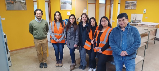 Ganadoras de la Academia de Emprendimiento ONG Canales – CChC expusieron su iniciativa “Hormi-Plast” en el Laboratorio de Vialidad