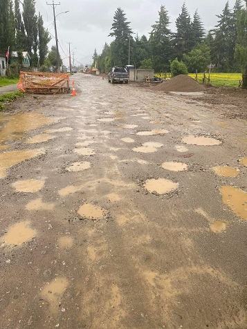 Senadora afirmó que situación de caminos es igual de crítica que la de las barcazas “estos temas requieren prioridad del Gobierno”
