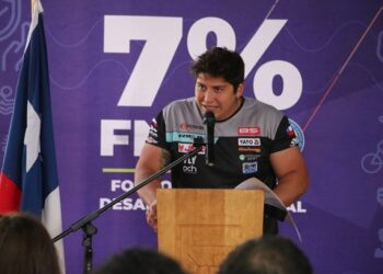 GOBIERNO REGIONAL ENTREGA RECONOCIMIENTO A TRES DEPORTISTAS DESTACADOS