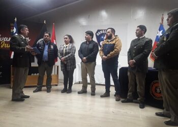 EL MUNICIPIO DE GUAITECAS TRASPASÓ EN FORMA DEFINITIVA UN CAMIÓN ALJIBES A LOS BOMBEROS DE LA COMUNA