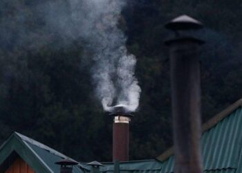 Aire acondicionado como una alternativa eficiente y ecológica al uso de leña en los hogares chilenos