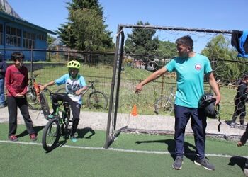Conoce a tu estrella: escolares se activaron con ciclista panamericano en Coyhaique