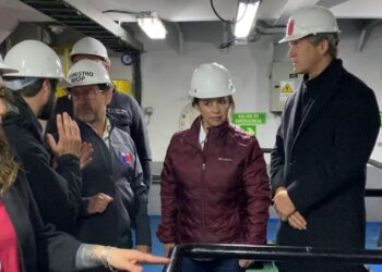Senadora afirmó que situación de caminos es igual de crítica que la de las barcazas “estos temas requieren prioridad del Gobierno”