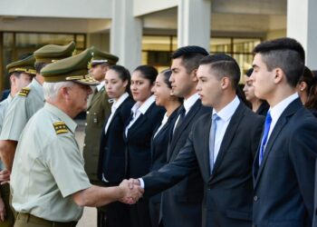 Carabineros recibió a 182 aspirantes a oficiales, quienes ingresaron a la Institución