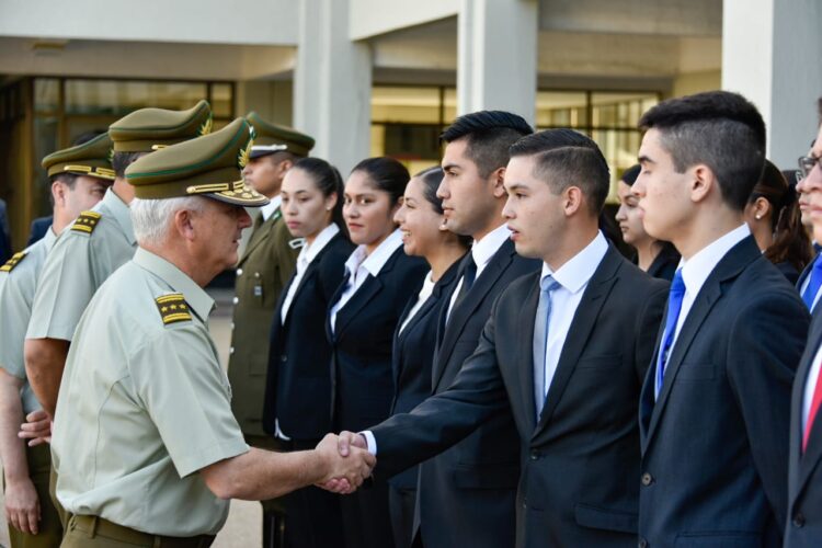 Carabineros recibió a 182 aspirantes a oficiales, quienes ingresaron a la Institución