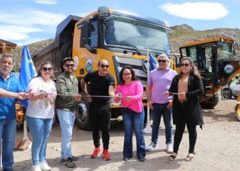Chile Chico: Gobernadora Regional y Consejeras entregan nuevas maquinarias al municipio para reforzar trabajos en caminos 