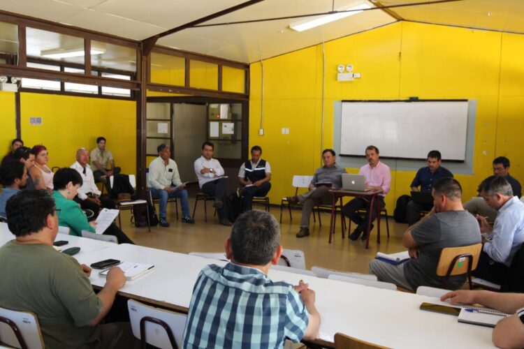 Subsecretario de Pesca dialoga con dirigentes del sector artesanal de Aysén