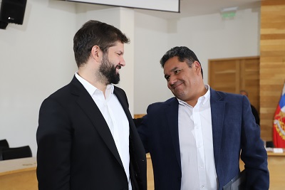 ALCALDE SILVA PLANTEÓ AL PRESIDENTE BORIC LOS PROBLEMAS DE CONECTIVIDAD QUE VIVE GUAITECAS