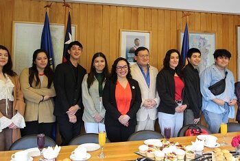 Autoridades regionales se reunieron con estudiantes que obtuvieron Distinción a la Trayectoria Educativa PAES