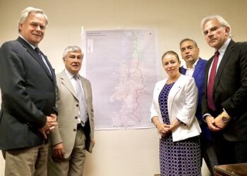 Senadores de Aysén y Los Lagos llaman al Gobierno a poner énfasis en conectividad austral y unir a Chile por Chile