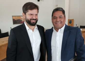 PRESIDENTE BORIC ACOGE SOLICITUD EL ALCALDE DE GUAITECAS MARCOS SILVA PARA CONSTRUIR UN POLIDEPORTIVO EN LA COLUMNA